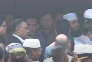 খালেদা জিয়ার জানাজা সম্পন্ন: সংসদ ভবনে লাখো মানুষের ঢল, কফিন কাঁধে নেন আজহারী