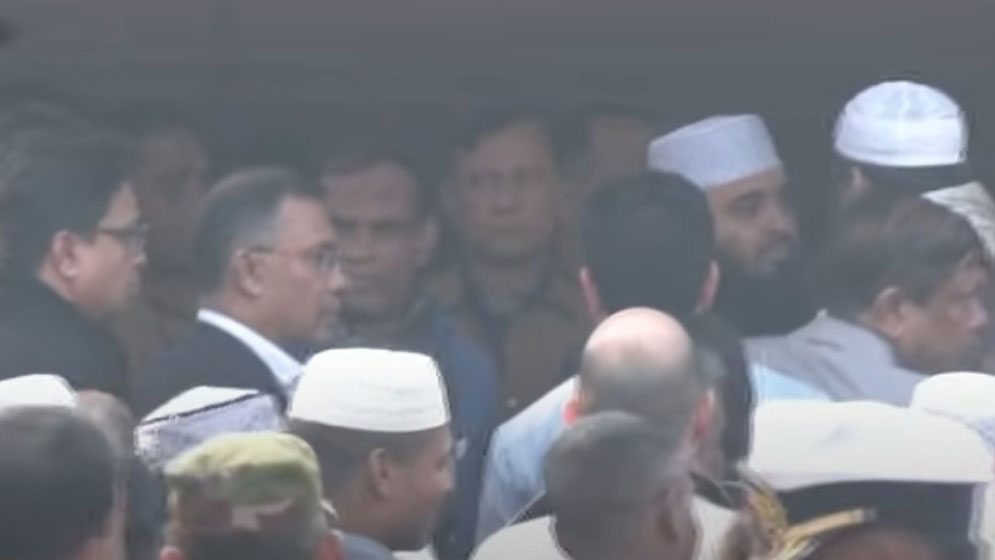 খালেদা জিয়ার জানাজা সম্পন্ন: সংসদ ভবনে লাখো মানুষের ঢল, কফিন কাঁধে নেন আজহারী