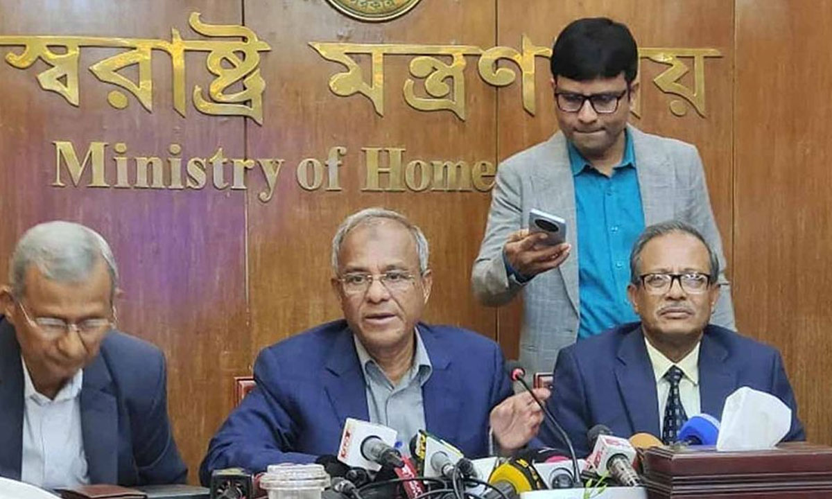 ওসমান হাদি হ'ত্যা ফয়সাল করিমের গ্রে'প্তা'রে আইনশৃঙ্খলা বাহিনীর তৎপরতা অব্যাহত, স্বরাষ্ট্র উপদেষ্টার মন্তব্য