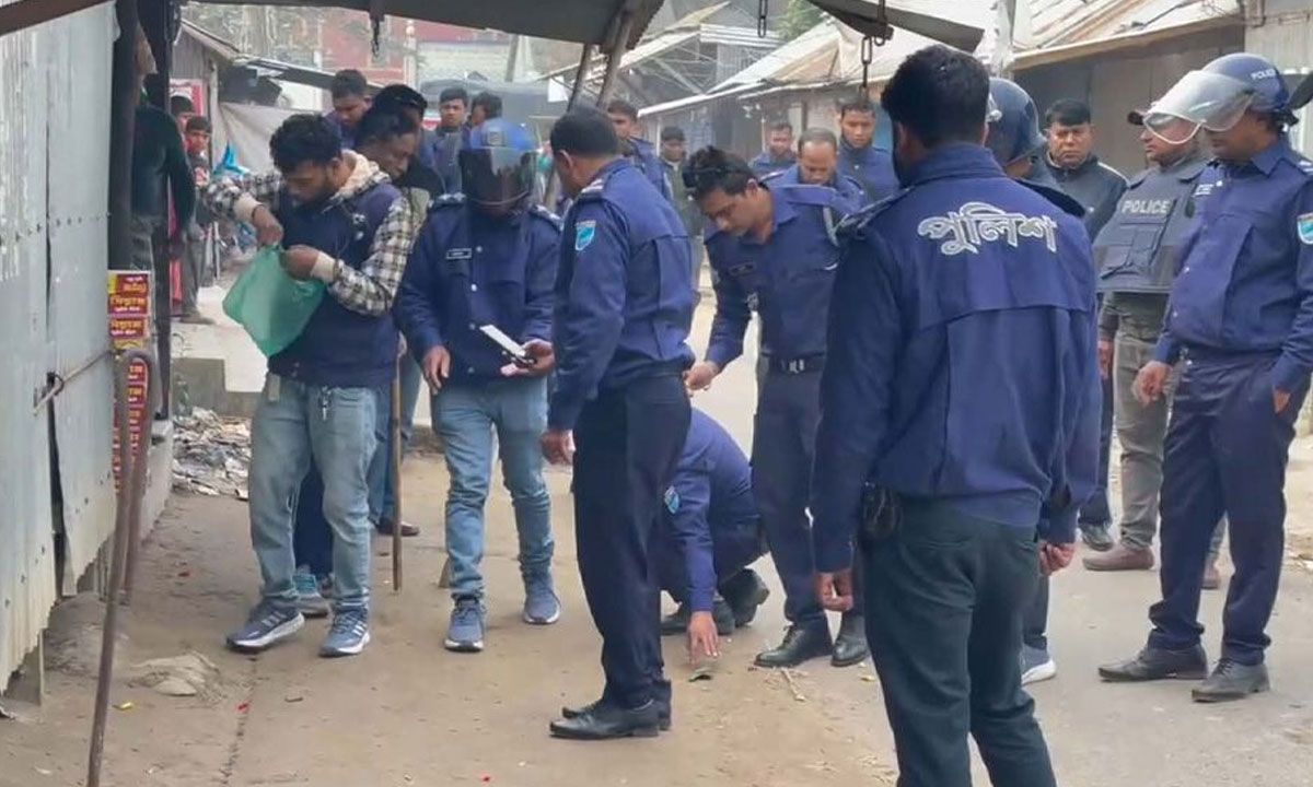 আ. লীগ ও পলাতক স্বেচ্ছাসেবক লীগ নেতার সমর্থকদের মধ্যে সংঘর্ষ, ককটেল বিস্ফোরণ