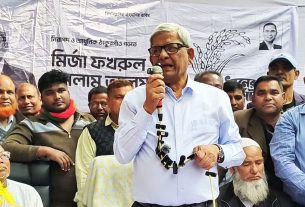 ঠাকুরগাঁওয়ে নির্বাচনী পথসভায় মির্জা ফখরুল: ভোটে ধানের শীষের পাশে দাঁড়াতে হবে