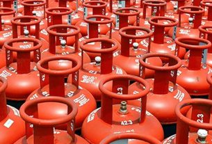 সরকারি দাম ১৩শ', বাজারে সিলিন্ডার দুই হাজারেরও বেশি