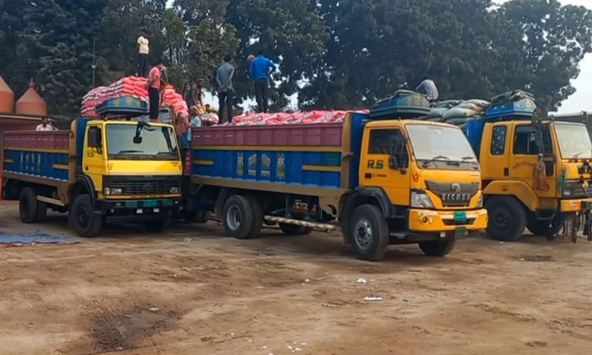 হিলি স্থলবন্দরে কমতে শুরু করেছে চালের দাম