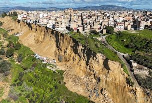 ইতালির সিসিলি দ্বীপে ভূমিধস, ১৫০০ জনকে নিরাপদ স্থানে সরানো হয়েছে