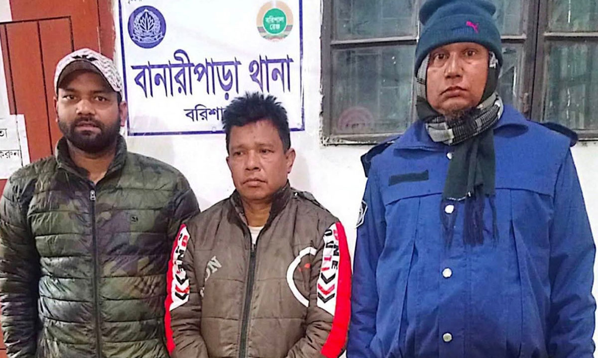 বানারীপাড়ায় অ'স্ত্র'স'হ আওয়ামী লীগ নেতা গ্রে'প্তা'র