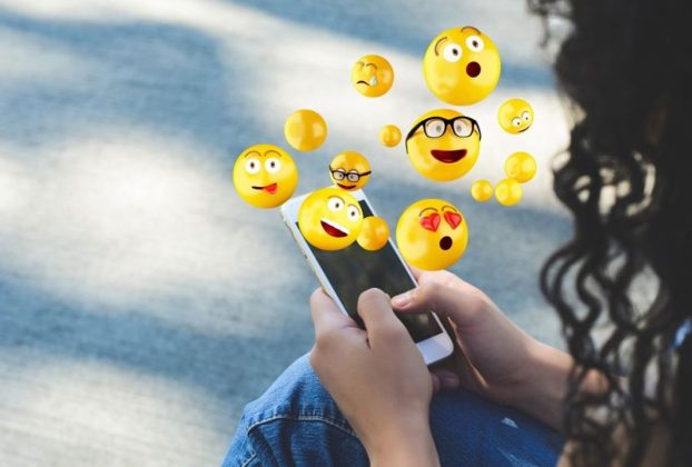 চলতি বছর কিবোর্ডে যুক্ত হচ্ছে ৯ নতুন ইমোজি, তালিকায় পিকল ও উল্কাপিণ্ড