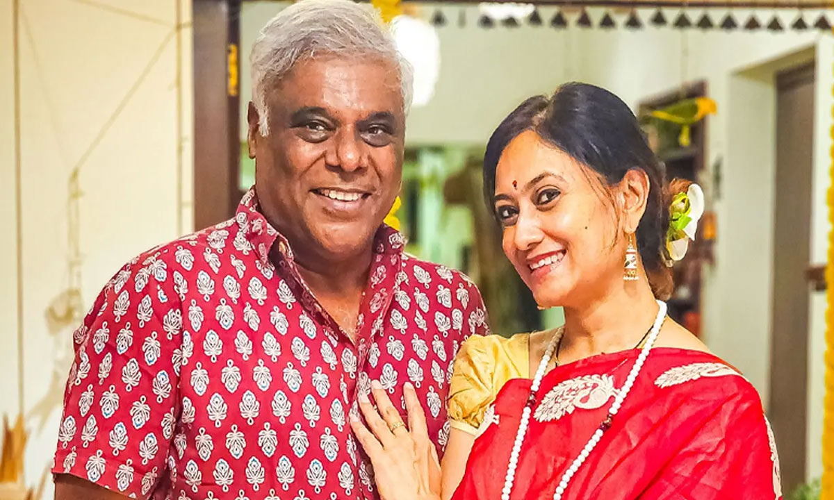 সড়ক দুর্ঘটনার শিকার আশীষ বিদ্যার্থী ও তার স্ত্রী