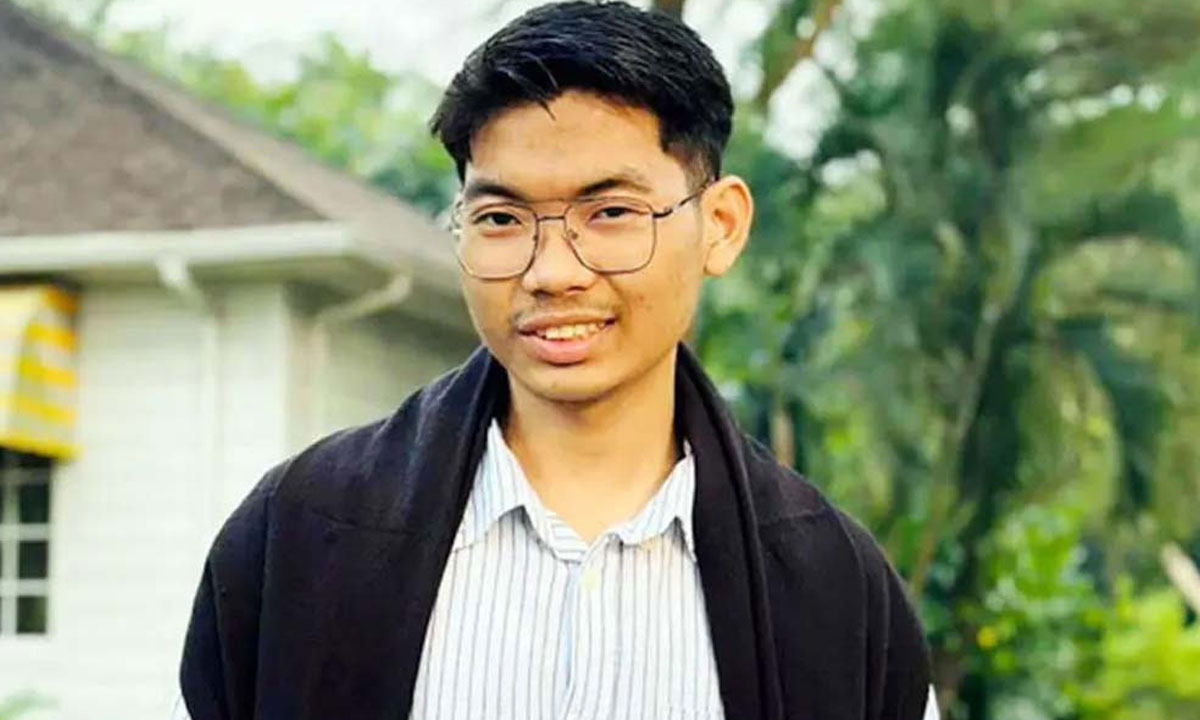 যেসব কারণে বারবার আলোচনায় ডাকসু নেতা সর্বমিত্র