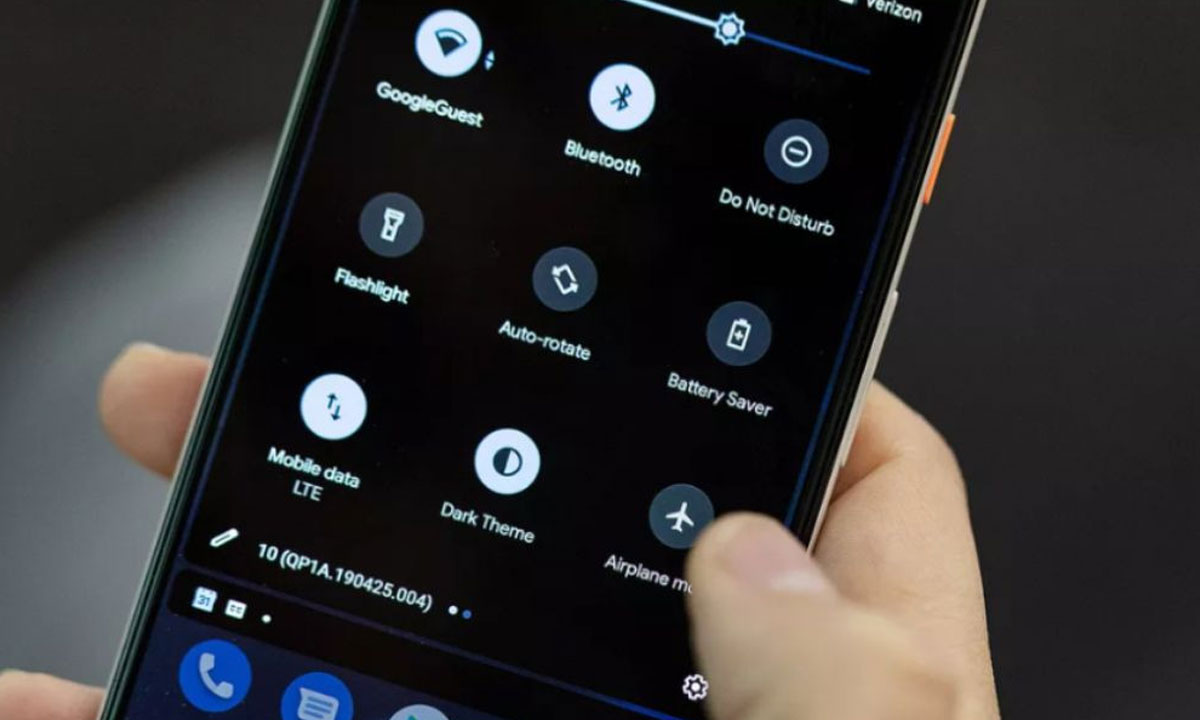 ফোনের ডার্ক মোড কি চোখের ক্ষতি করতে পারে?