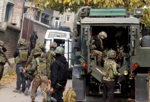 ভারতে ২০০ ফুট গভীর খাদে পড়ল সেনাবাহিনীর গাড়ি, নি'হ'ত ১০