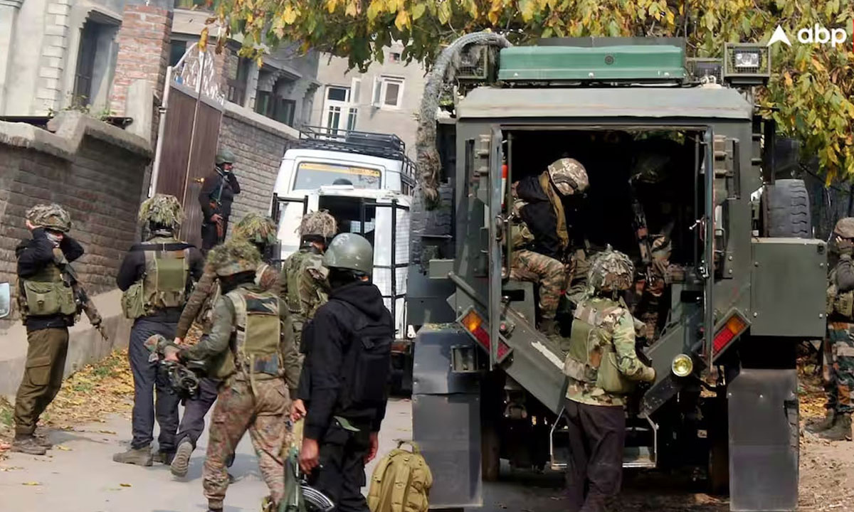 ভারতে ২০০ ফুট গভীর খাদে পড়ল সেনাবাহিনীর গাড়ি, নি'হ'ত ১০