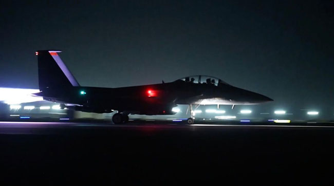 আইএস ঘাঁটিতে যুক্তরাষ্ট্রের বড় হা'ম'লা, প্রকাশ্যে অভিযানের ভিডিও