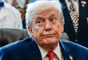 সরকারবিরোধী বিক্ষোভে ‘ইরান বড় সংকটে’, কঠোর হুঁশিয়ারি দিলেন মার্কিন প্রেসিডেন্ট ট্রাম্প