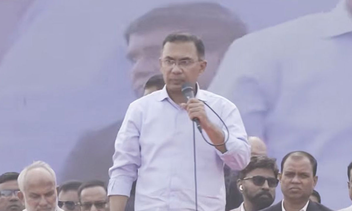 খুলনায় নির্বাচনী সভায় বিএনপি চেয়ারম্যান তারেক রহমান: “কোনো দল নারীদের ঘরে আটকে রাখতে চায়”