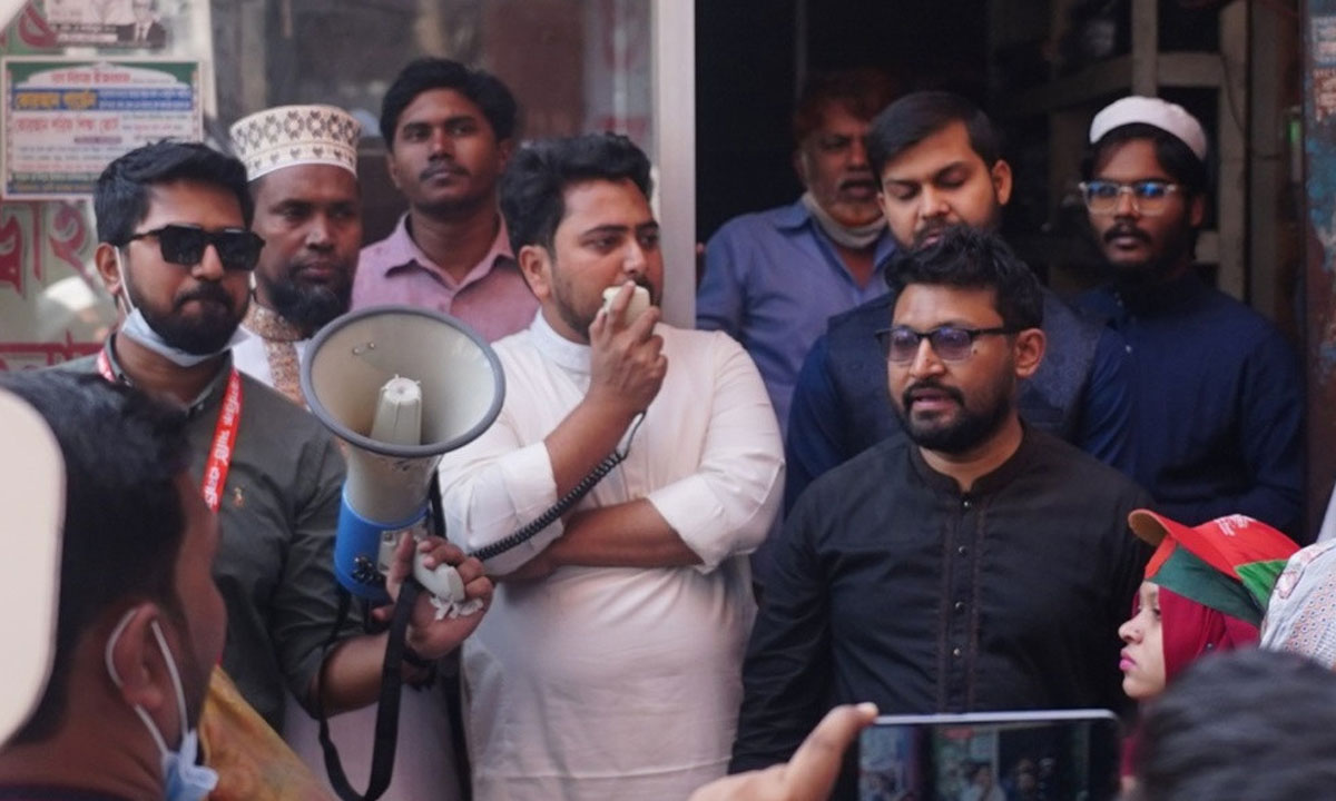 ভোটকেন্দ্রে মোবাইল নিষেধাজ্ঞা না তুলে না নিলে ইসি ঘেরাওয়ের হুঁশিয়ারি নাহিদ ইসলামের