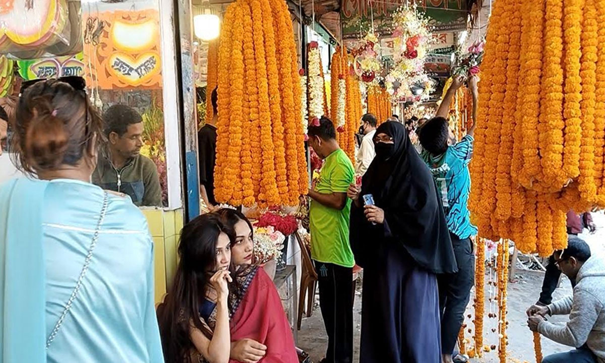 টাঙ্গাইলে পালিত হচ্ছে বসন্ত উৎসব ও বিশ্ব ভালোবাসা দিবস