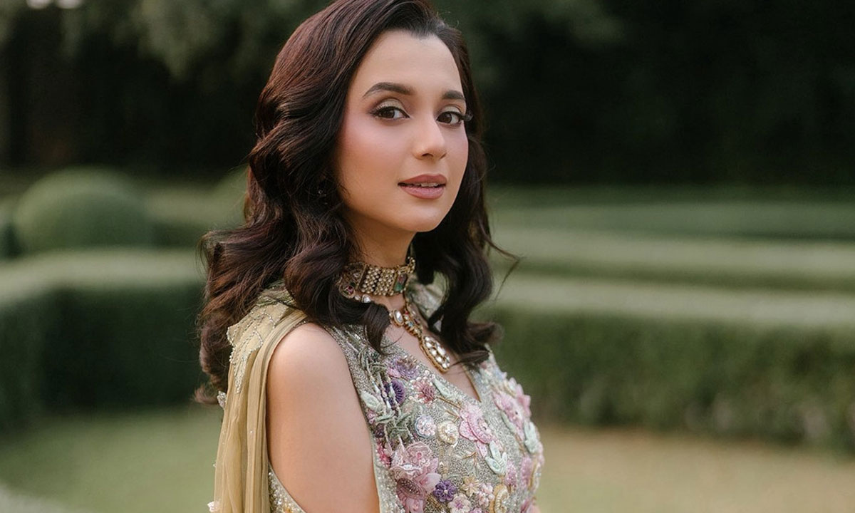 সাবিলা নূরকে নিয়ে ভুয়া ফটোকার্ড ছড়াচ্ছে, অভিনেত্রী দর্শকদের সতর্ক করলেন