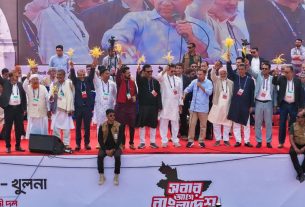 খুলনায় তারেক রহমানের জনসভা: ভোটের অধিকার ফিরিয়ে দিয়ে দেশ পুনর্গঠনের প্রতিশ্রুতি