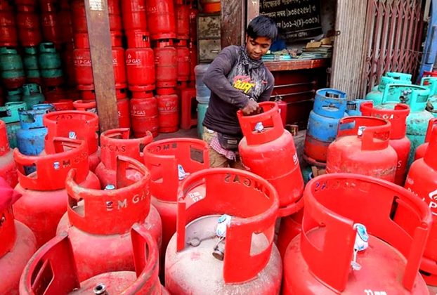 এলপিজি সিলিন্ডার গ্যাস নিয়ে বড় শো খবর