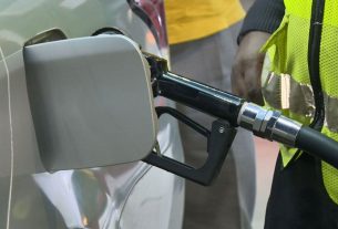 জ্বালানি তেলের দাম কমলো লিটারে ২ টাকা