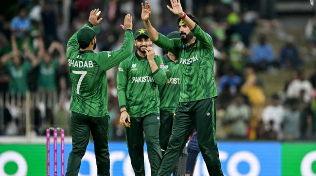 টি-টোয়েন্টি বিশ্বকাপ সেমিতে খেলতে যা করতে হবে পাকিস্তানকে