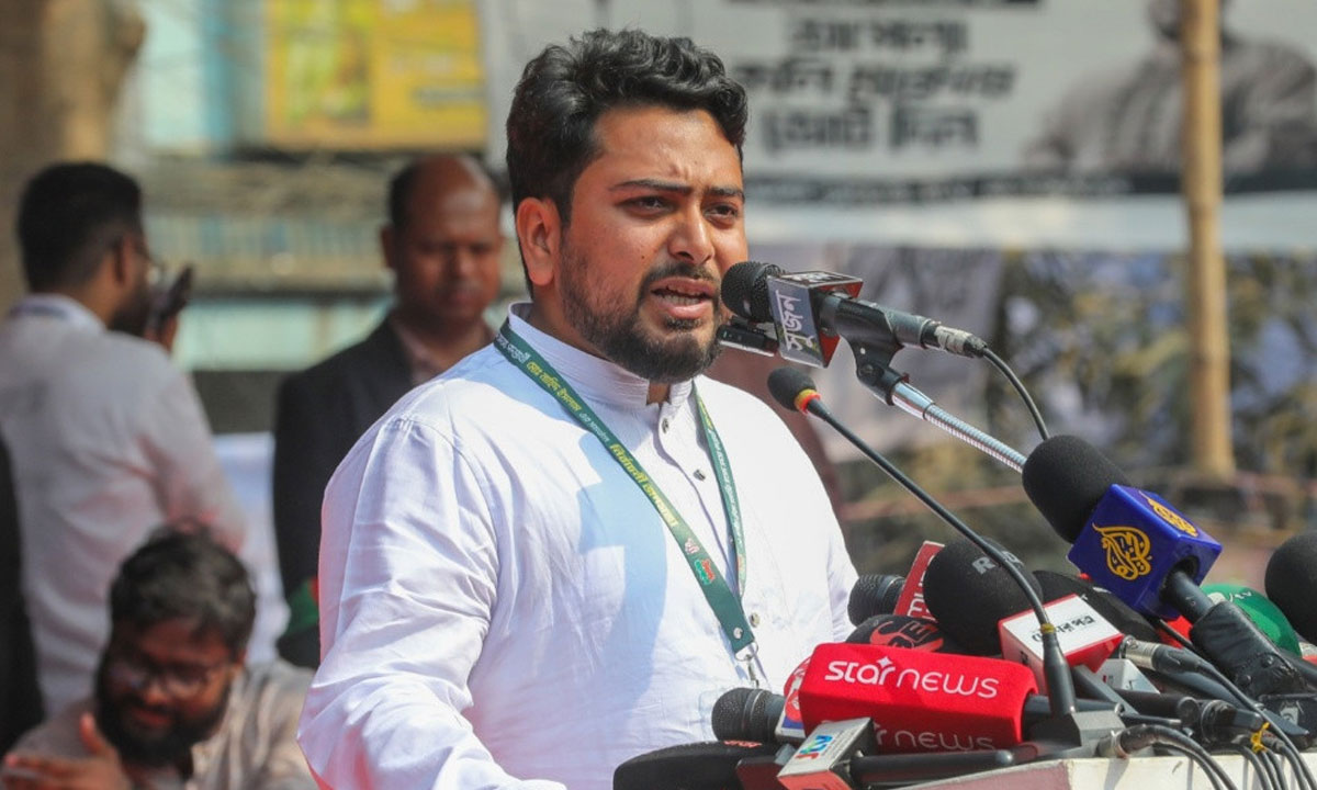 আগামী কয়েক ঘণ্টা সর্বোচ্চ সতর্ক থাকুন : নাহিদ ইসলাম