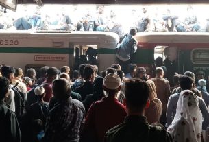 নির্বাচন ও গণভোট ঘিরে রাজধানী ছাড়ছে মানুষ, টার্মিনালে ঘরমুখো ভিড়