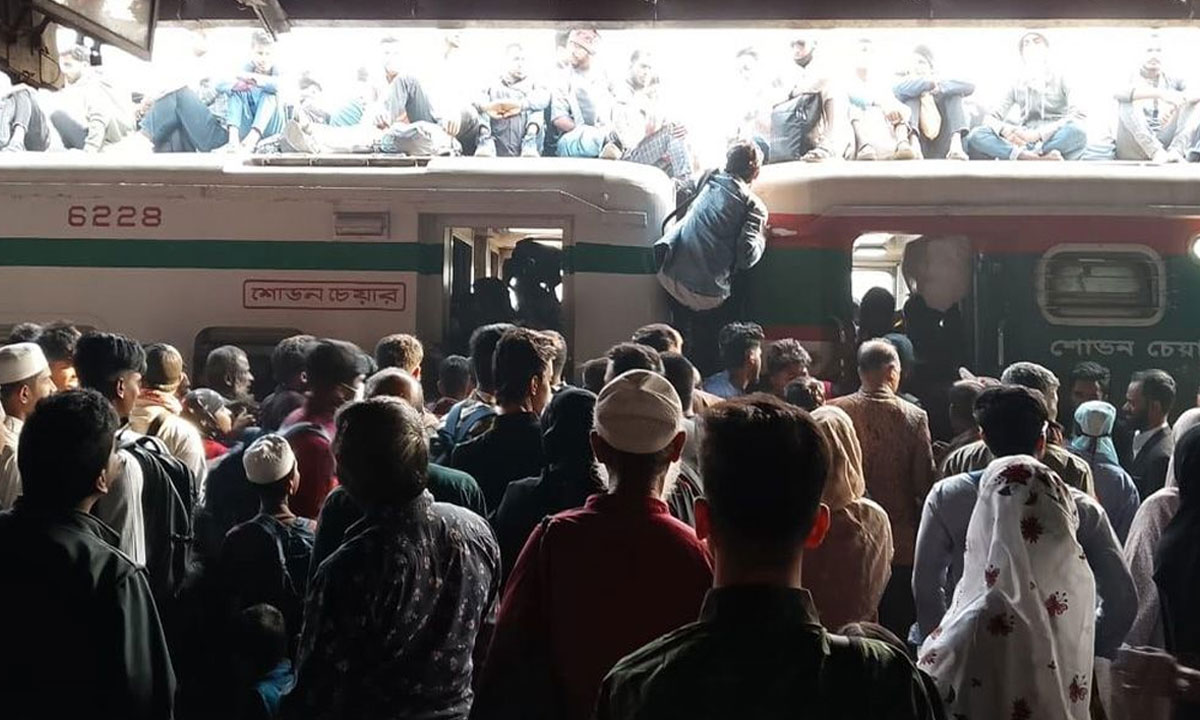 নির্বাচন ও গণভোট ঘিরে রাজধানী ছাড়ছে মানুষ, টার্মিনালে ঘরমুখো ভিড়