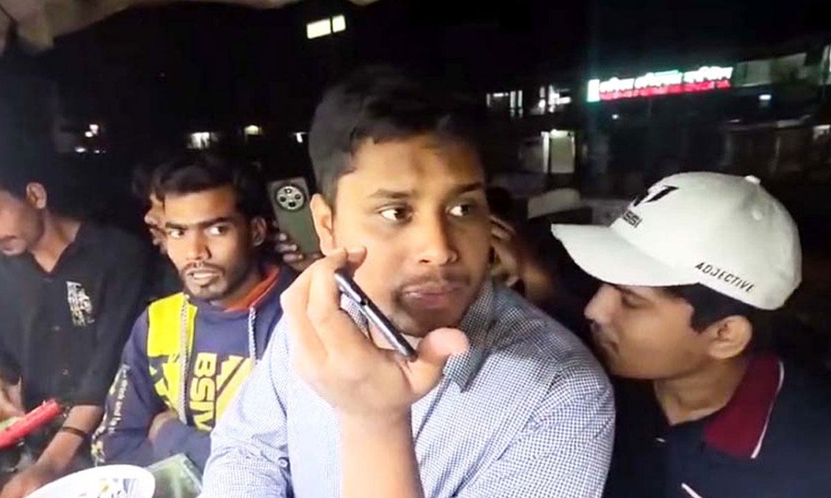 চাঁদাবাজির অভিযোগ ওঠা ইজারাদারকে কল করে যা বললেন হাসনাত