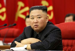 নারীরা শারীরিকভাবে দুর্বল হলেও মানসিকভাবে দৃঢ় : কিম জং উন