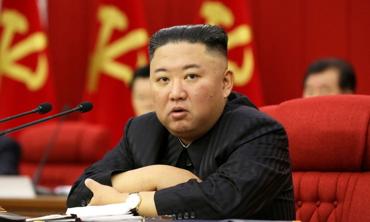 নারীরা শারীরিকভাবে দুর্বল হলেও মানসিকভাবে দৃঢ় : কিম জং উন