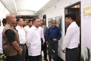 বিভিন্ন মন্ত্রণালয় আকস্মিক পরিদর্শন প্রধানমন্ত্রীর