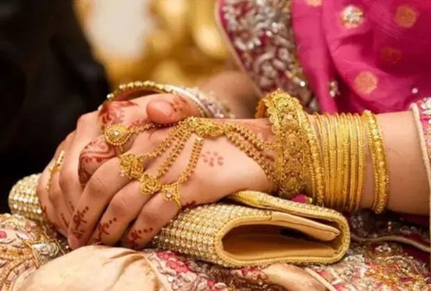 দেশের বাজারে স্বর্ণের দামে বড় পতন