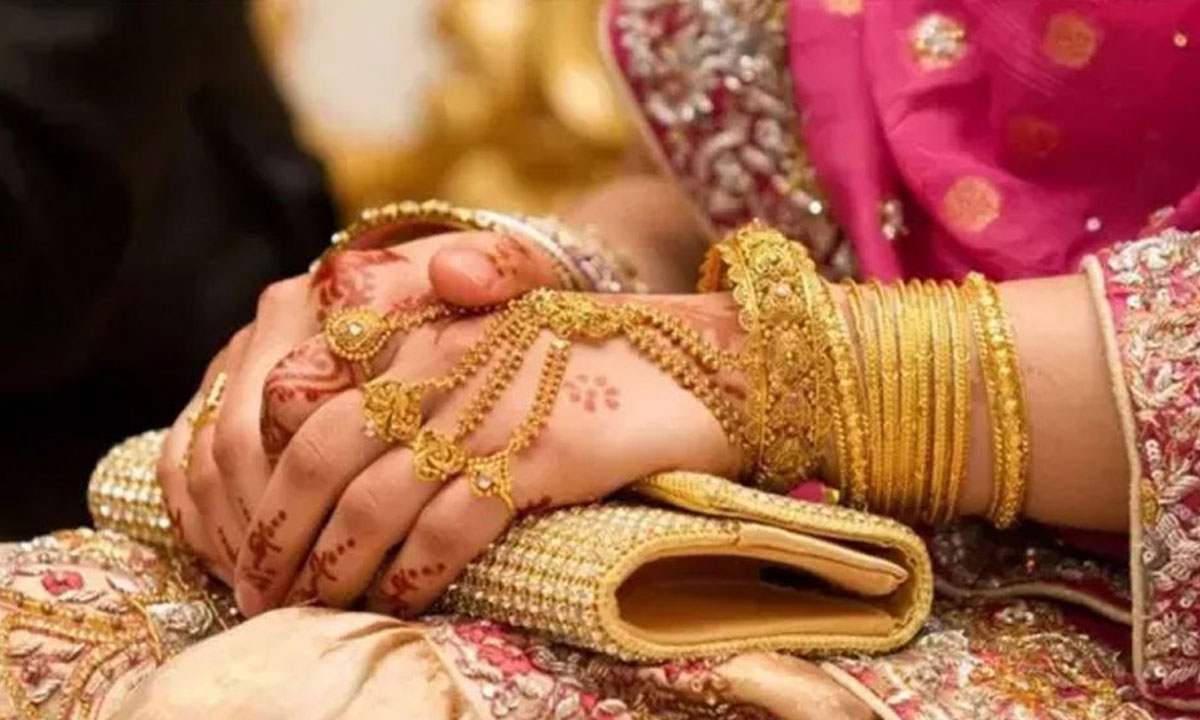 দেশের বাজারে স্বর্ণের দামে বড় পতন