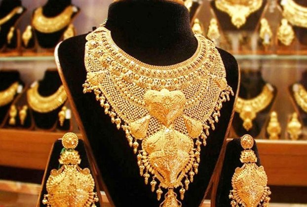 সোনার দাম আরো কমল, ভরি কত?
