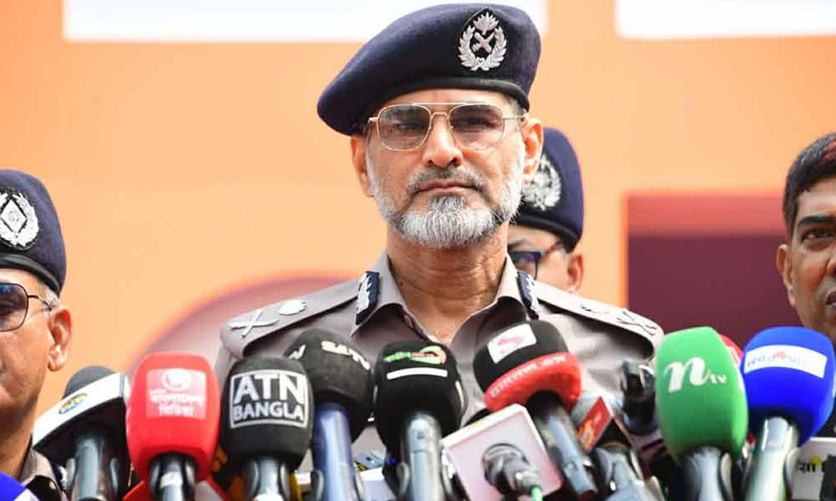 ঈদের আগে ও পরে ট্রাক ও কাভার্ড ভ্যান চলাচল বন্ধ থাকবে: ডিএমপি কমিশনারের নির্দেশ