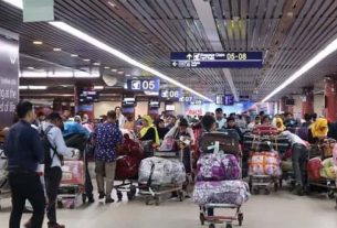 ভিসার মেয়াদে ভয় দেশে আটকে পড়া প্রবাসীদের