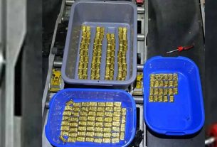 শাহজালালে বিমানের কার্গো থেকে ১৫৩ সোনার বার উদ্ধার