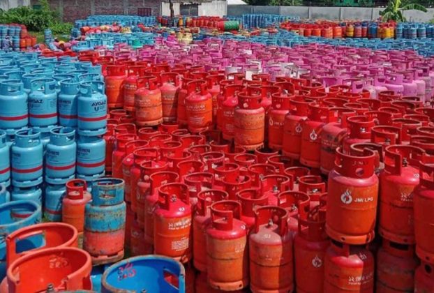 এলপি গ্যাসের দাম বাড়বে না কমবে, জানা যাবে আগামীকাল
