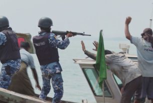 কোস্ট গার্ডের অভিযান: নাফ নদী থেকে উদ্ধার হচ্ছে ইয়াবা, স্থানীয় জেলেরা জড়িত