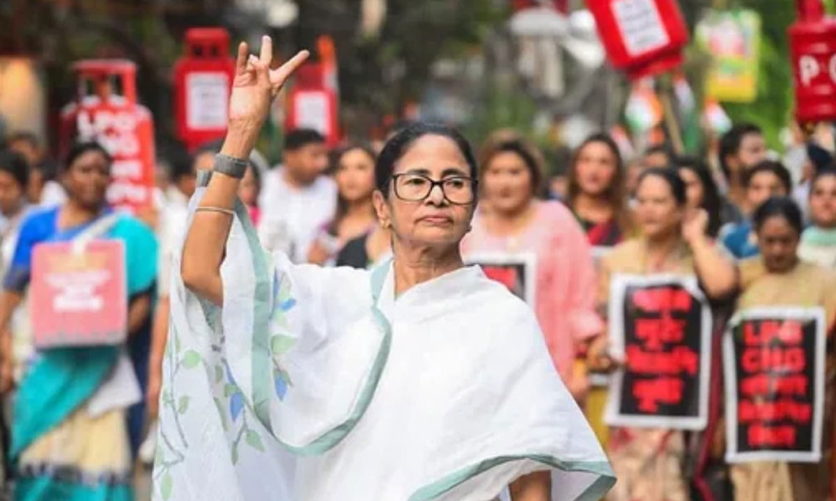 পশ্চিমবঙ্গে আবার তৃণমূল এলেও সংখ্যাগরিষ্ঠতা না পাওয়ার শঙ্কায় মমতা