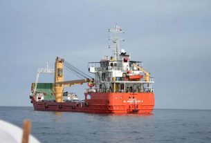 যুক্তরাষ্ট্রের নৌ-অবরোধ অব্যাহত থাকায় ক্ষুব্ধ হয়ে 'হরমুজ' আবার বন্ধের ঘোষণা ইরানের