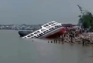ভাটার টানে বরিশালে ‘মানিক-৪’ লঞ্চ ডুবি, অল্পের জন্য রক্ষা পেল প্রা'ণ'হা'নি