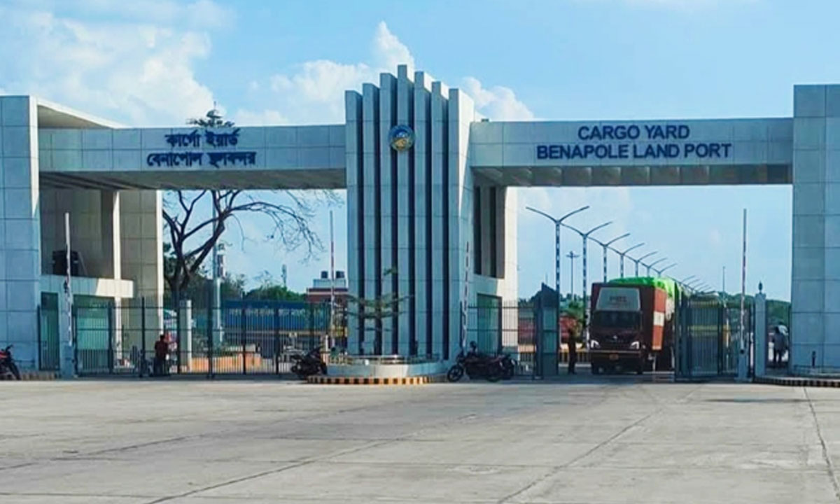 ৩ দিন পর বেনাপোল স্থলবন্দরে সচল আমদানি-রপ্তানি কার্যক্রম