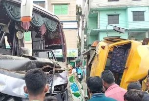 টাঙ্গাইলে বাস-ট্রাক মুখোমুখি সংঘর্ষে নি'হ'ত ২