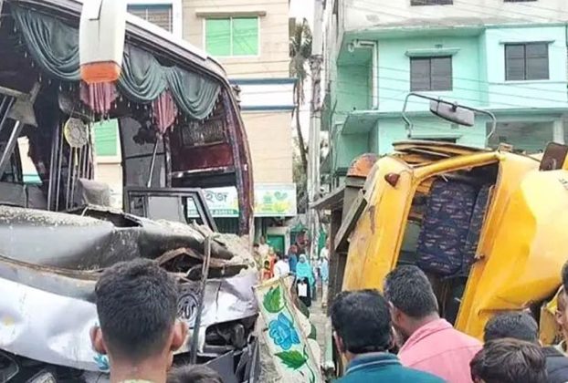 টাঙ্গাইলে বাস-ট্রাক মুখোমুখি সংঘর্ষে নি'হ'ত ২