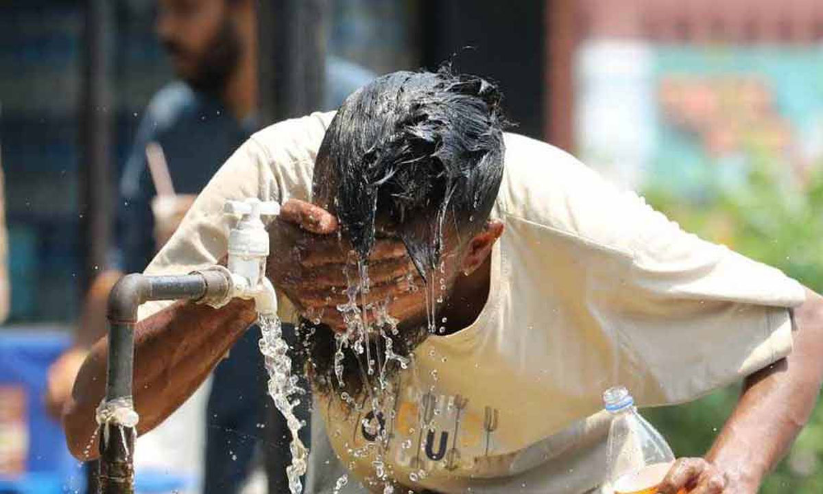 ৯ জেলায় তাপপ্রবাহ অব্যাহত, পাঁচ বিভাগে বজ্রসহ বৃষ্টির সম্ভাবনা
