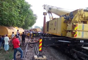 তেলবাহী ট্রেন লাইনচ্যুত ১৩ ঘণ্টা ধরে সিলেটের সঙ্গে রেল যোগাযোগ বন্ধ