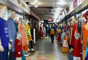 সারা দেশে রাত ৮টার মধ্যে দোকান-শপিংমল বন্ধের সিদ্ধান্ত