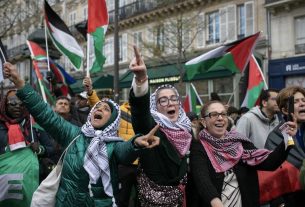 যুক্তরাষ্ট্র ও ইসরায়েলের আগ্রাসনবিরোধী বিক্ষোভে প্যারিসে জনসমাগম